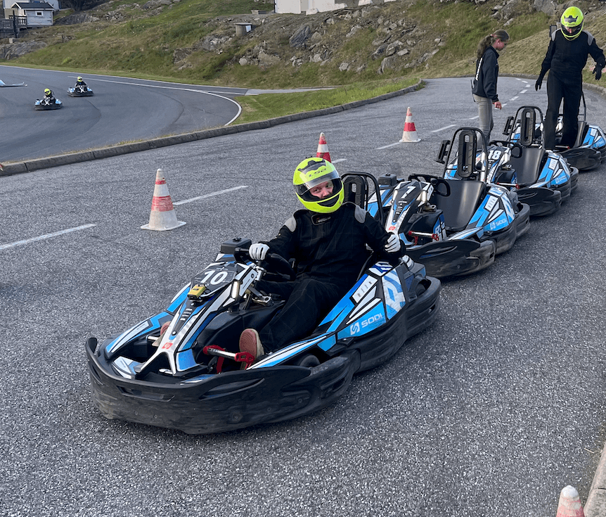 Kollegaer på gokart