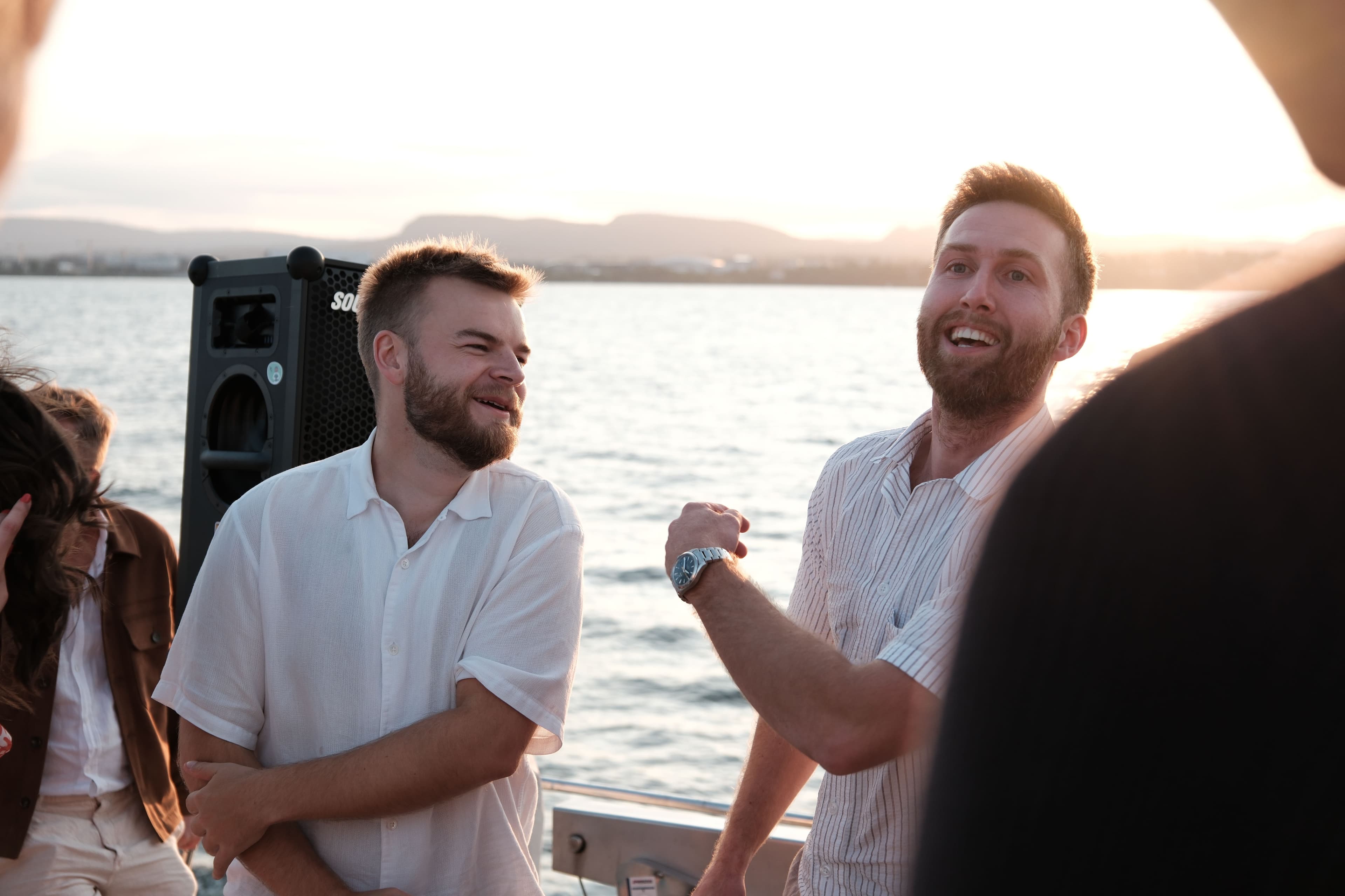 To kollegaer på sommerfest